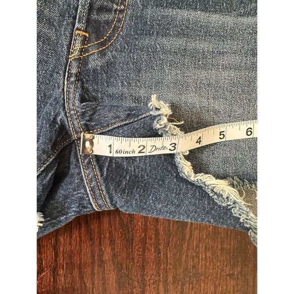 Levis Medium Wash Denim Shorts Size 29 - Picture 8 of 9
